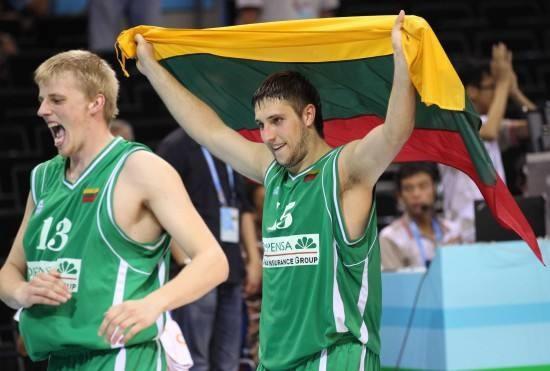 SYWJJ 的超级神剑魔斩杀四人， Darwin 的男枪表现惨淡， FunPlus Phoenix 横扫 Weibo Gaming